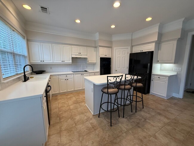 Building Photo - Charming Cul-de-Sac Living in the Heart of Greer