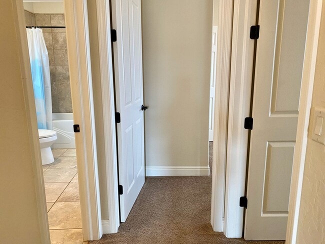 Building Photo - $2,990 Copper River, Beautiful 4 Bedroom -  E. Via Estrella Dr, Fresno / Gated Community