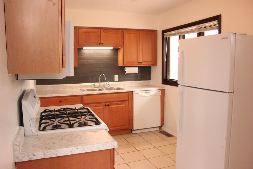 Kitchen - 17315 71st Ct