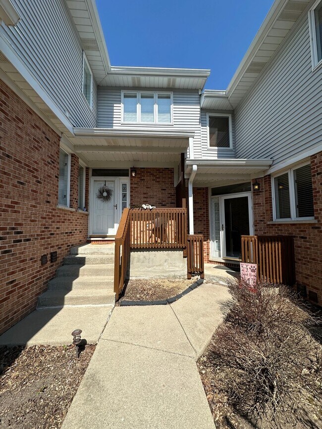 Building Photo - 224 Charlotte Pl