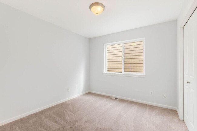 Building Photo - 17448 NE 98th Way