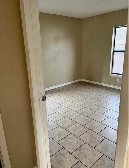 Building Photo - 1801 Duncan Ave