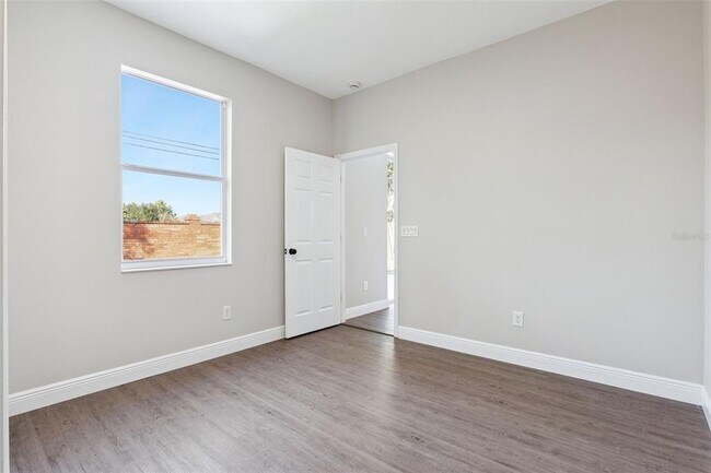 Building Photo - 1209 Cathcart Cir