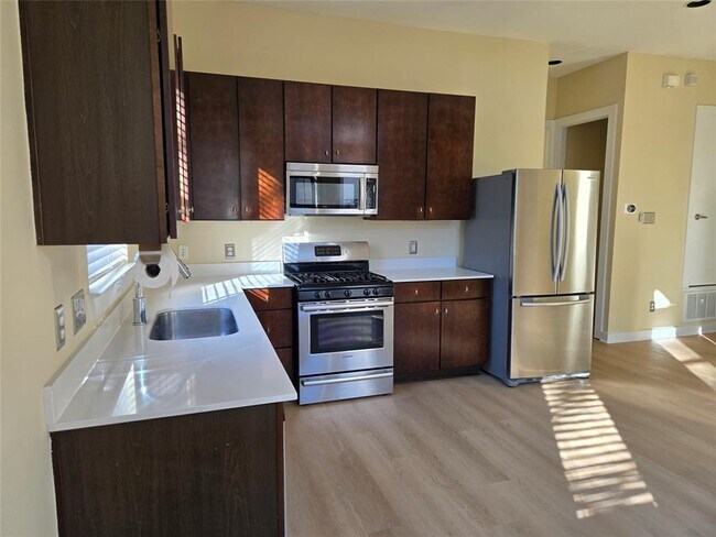 Building Photo - 6000 S Congress Ave