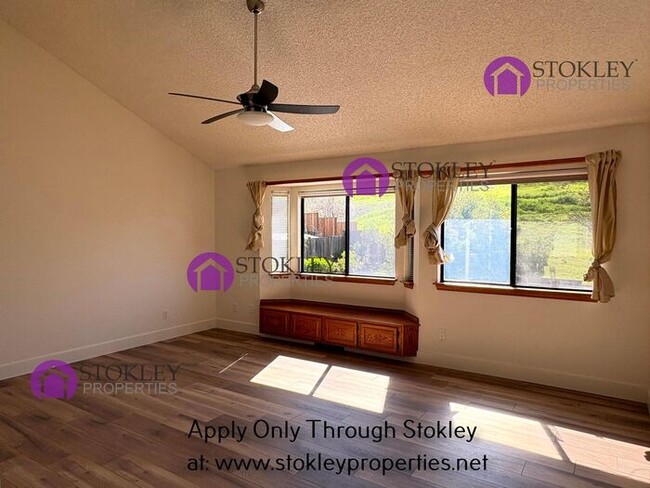 Building Photo - 1105 Rock Creek Way