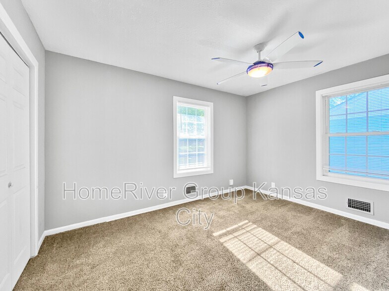 Building Photo - 3913 S Lynn St