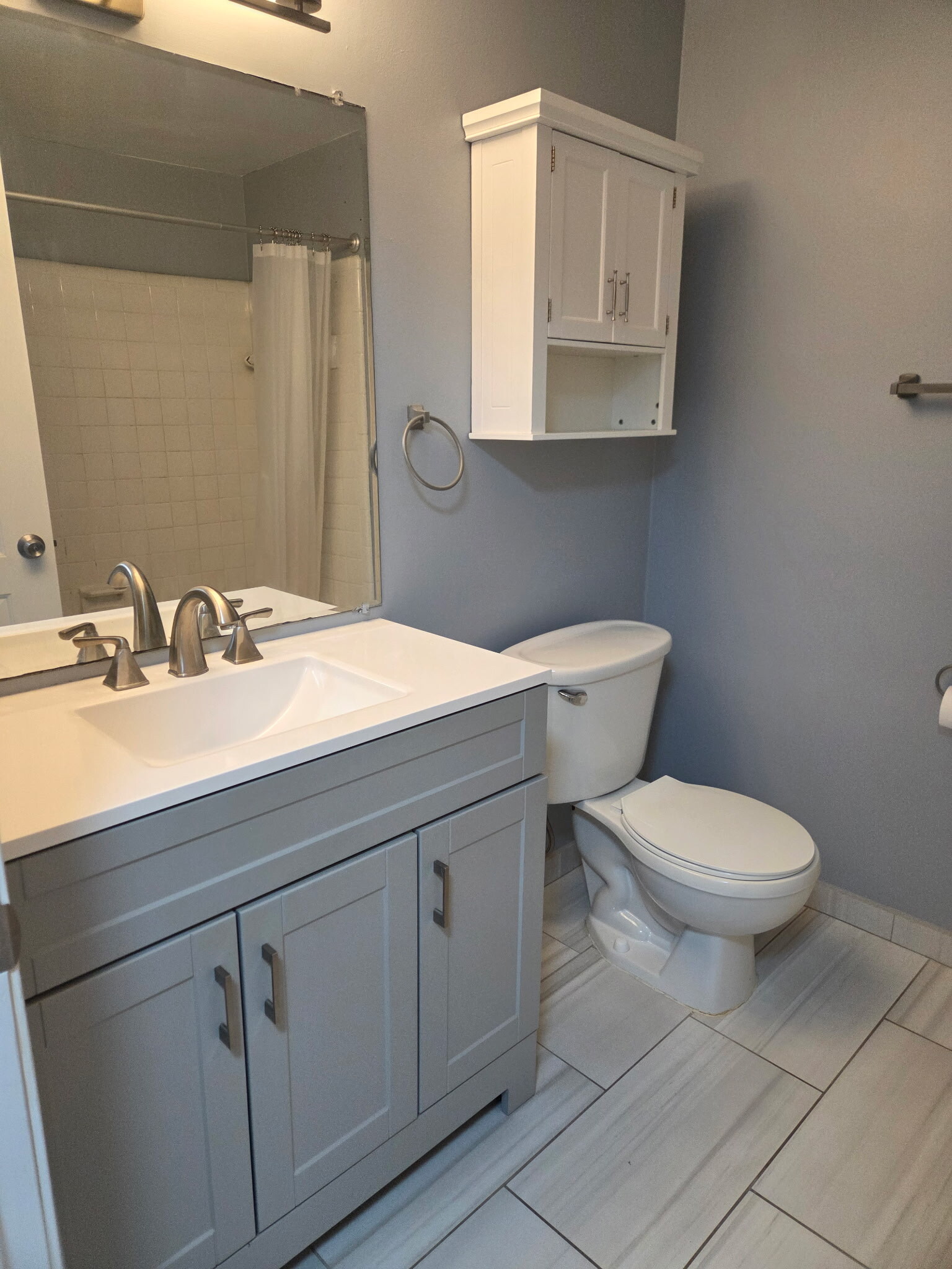 Full Bathroom - 24943 Mayfair St