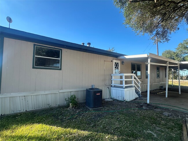 Building Photo - 536 Sabine St