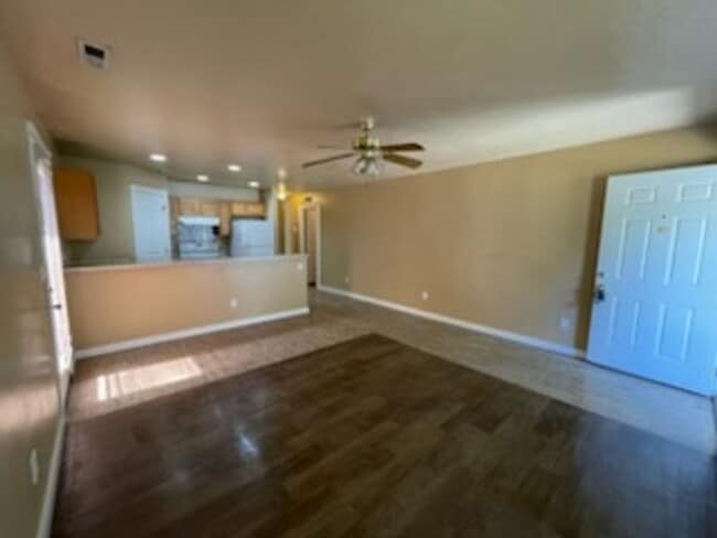 Building Photo - 3 Bed 2 Bath Duplex In Nampa: Available Now