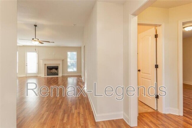 Building Photo - 947 Haymon Dr