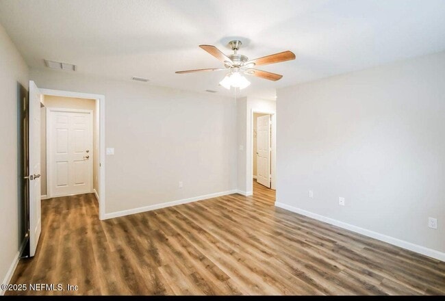 Building Photo - 1702 SW Airoso Blvd