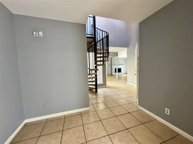 Building Photo - 12011 Carriage Ridge Ct