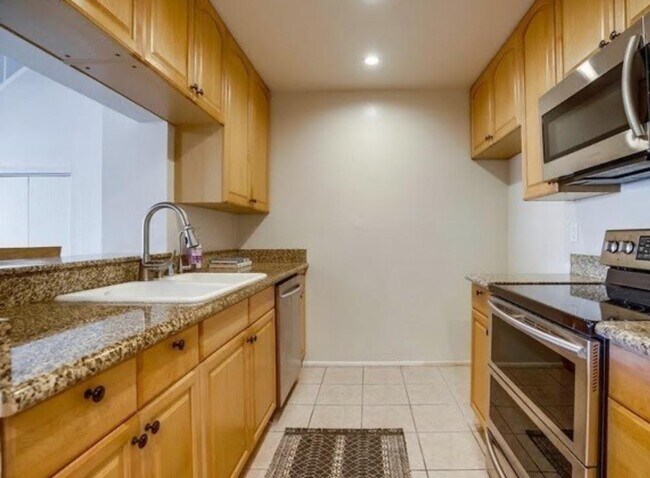 Building Photo - 5460 White Oak Ave