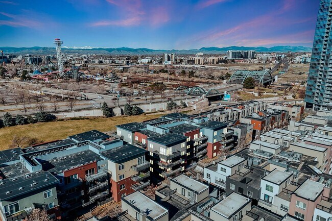 Building Photo - 1BD, 1BA Downtown Denver Condo with Garage...