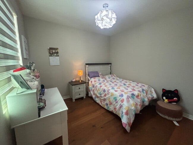 Building Photo - 4-Bedroom Home with Solar, Loft, and Gated Community Amenities in Valencia!