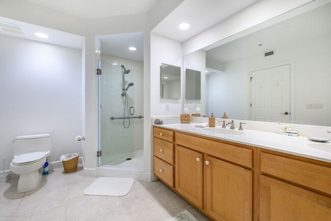 Building Photo - EXECUTIVE VACATION RENTAL