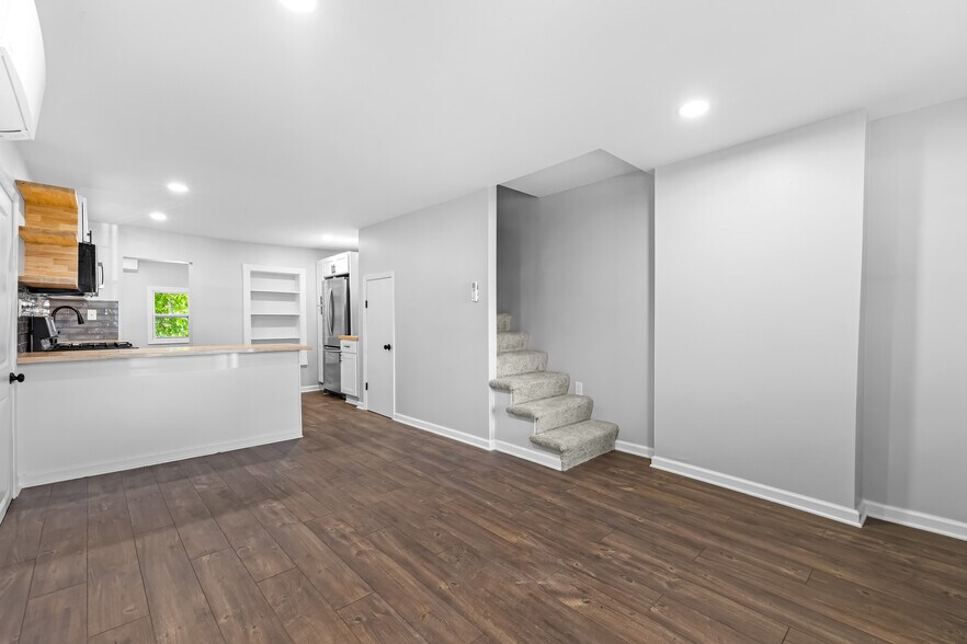 Building Photo - 1101 W 38th St