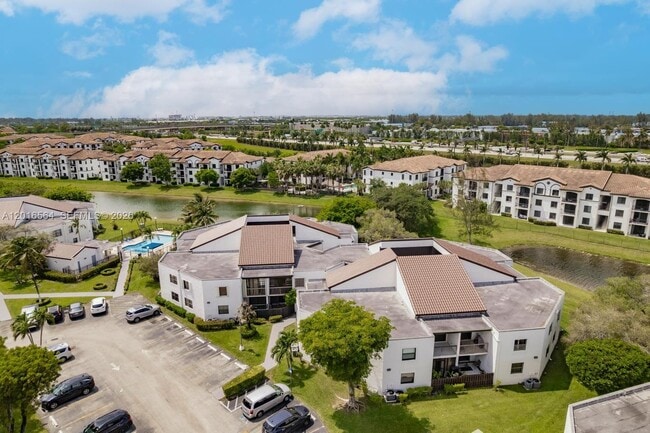 Building Photo - 9425 Fontainebleau Blvd