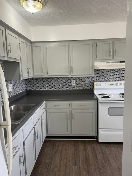 Building Photo - 540 Cherry Hill Drive