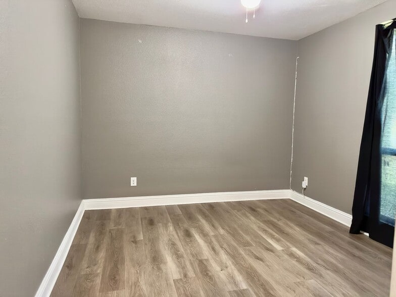 Building Photo - 1716 W Mayfield Rd