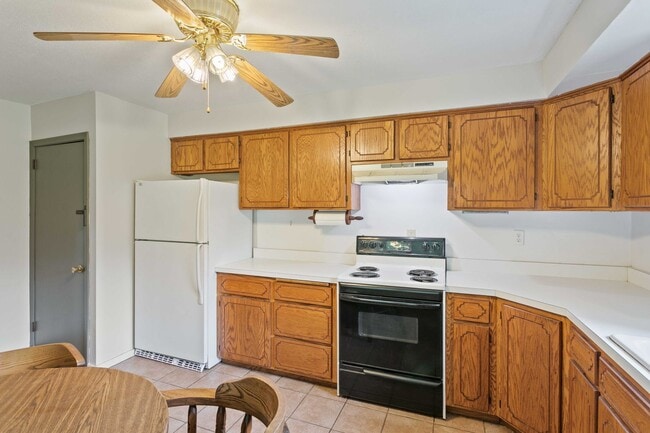 Building Photo - Welcome to the country! 3bd Rambler with f...