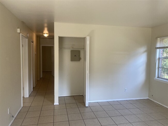 Building Photo - 2706 Boatner St