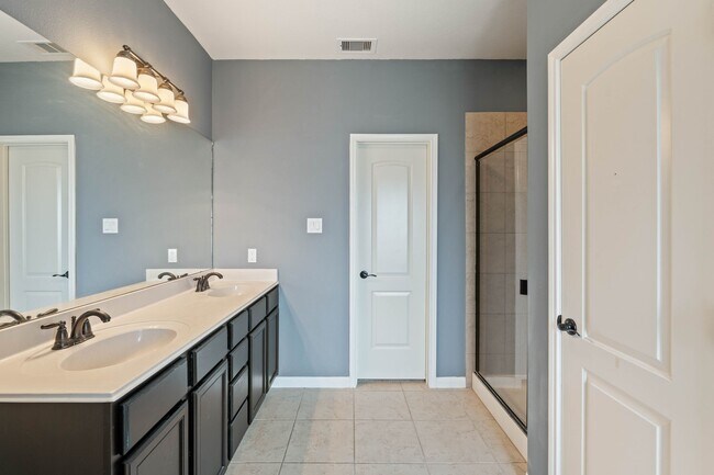 Building Photo - 18875 Maverick Ranch Rd E