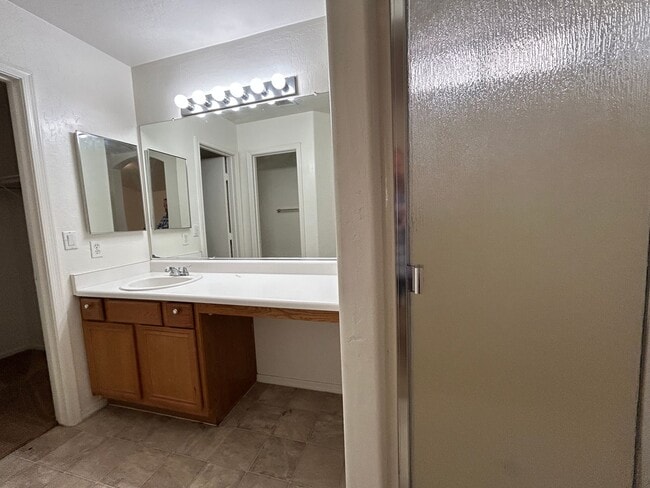 Building Photo - 3 Bedroom 2 1/2 Bathroom Freshly painted & carpet, Close to Grand Canyon University