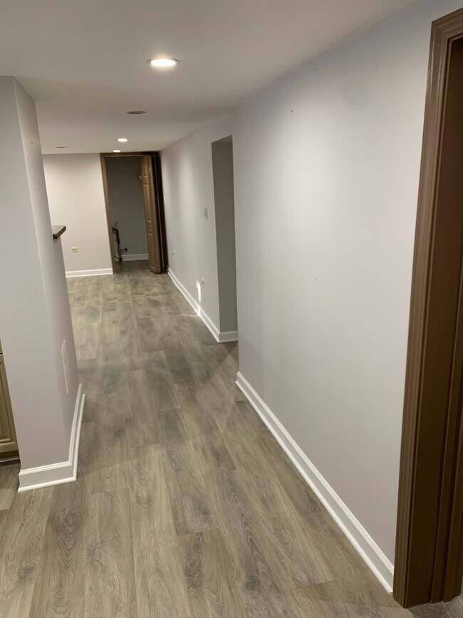 Building Photo - 3319 N Osage Ave