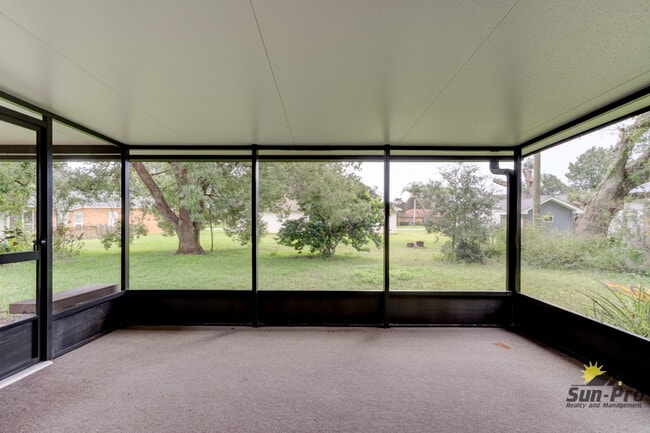 Building Photo - 2025 Willow Oak Dr