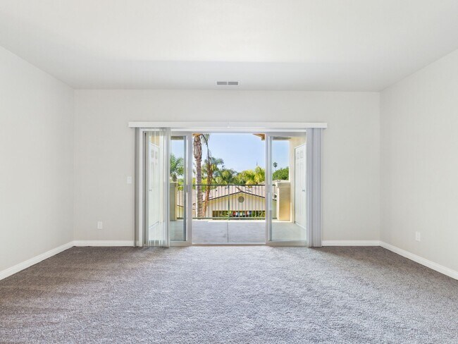 Building Photo - NEW NEW NEW remodeled -3bedroom/3bath Town...