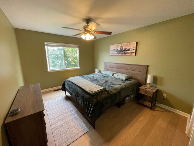 Building Photo - Cozy and Comfortable 3 Bedroom Home, Close to Everything!