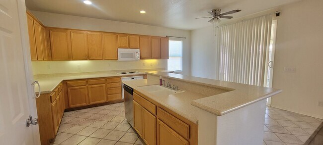 Building Photo - Gorgeous Single Story Home
