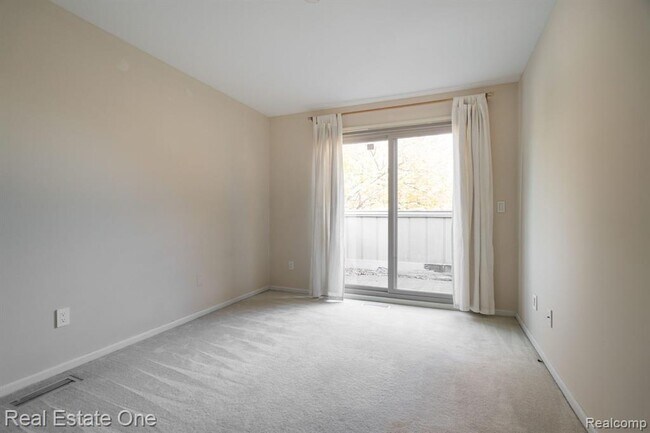 Building Photo - 1237 Oakwood Ct