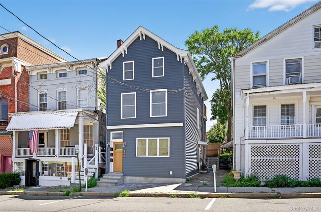 Building Photo - 165 W Main St