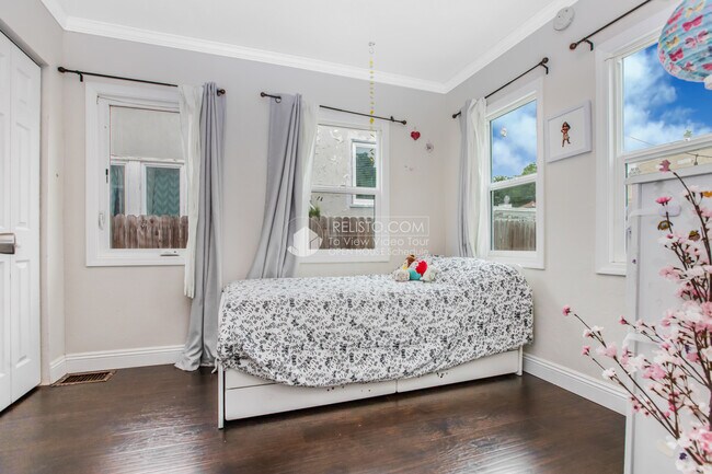 Building Photo - 2720 Bellaire Pl