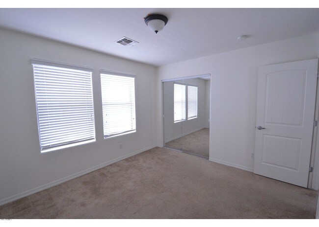 Building Photo - 1421 W Pelican Ct