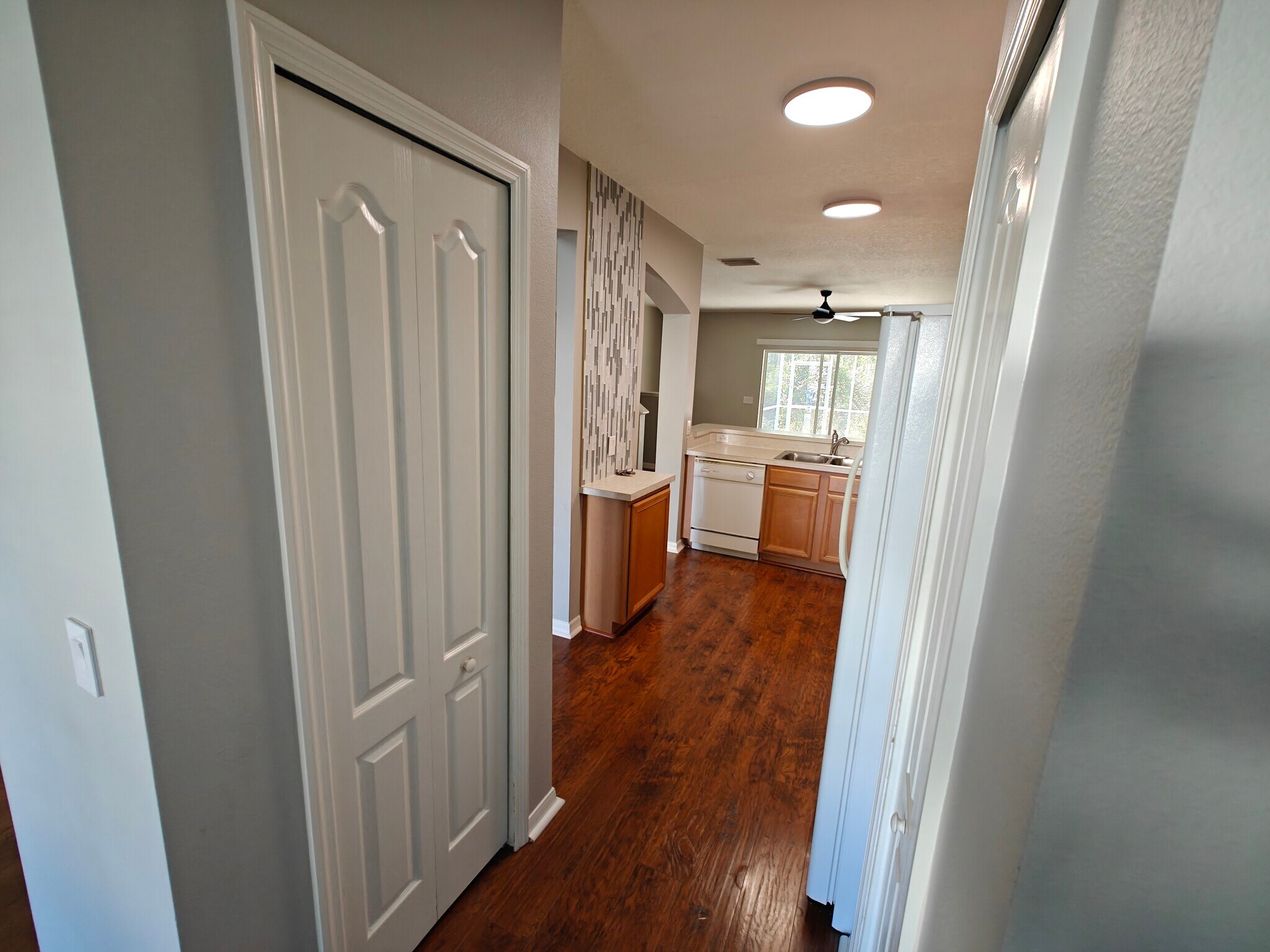 Building Photo - 5864 Fishhawk Ridge Dr