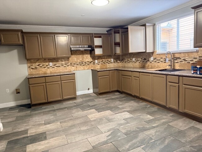 Building Photo - Newly Remodeled Home