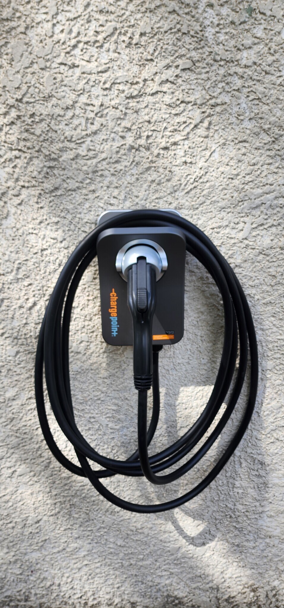 Private driveway J1772 charger for overnight use. Tesla adapter on request. - 1901 -2301 Fillmore Street NE Minneapolis, MN 55418