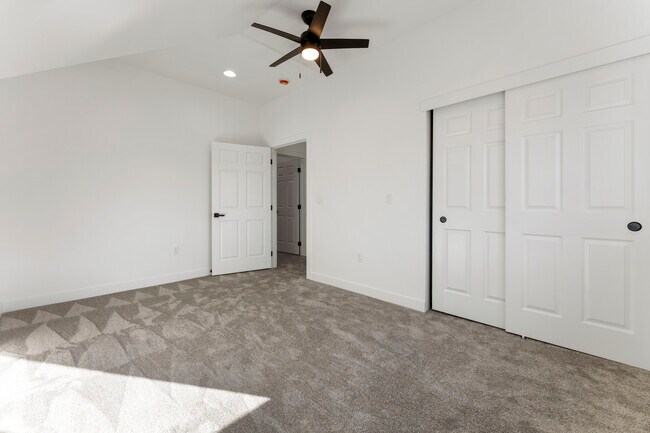 Building Photo - 413 S Trade St