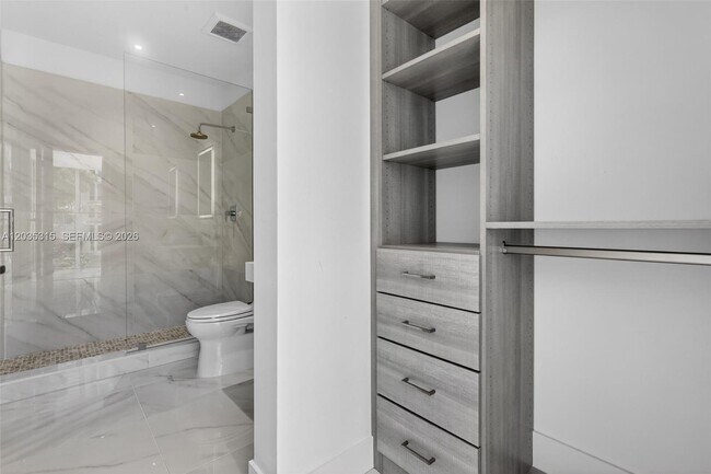 Building Photo - 3750 Yacht Club Dr