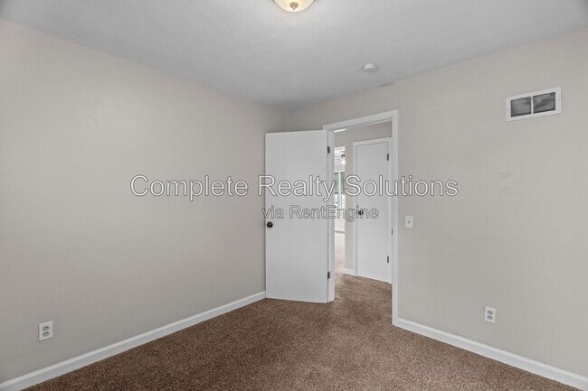 Building Photo - 201 Sadonia Ave