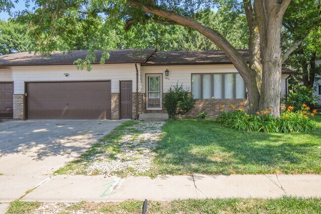 Primary Photo - 602 E 57th St