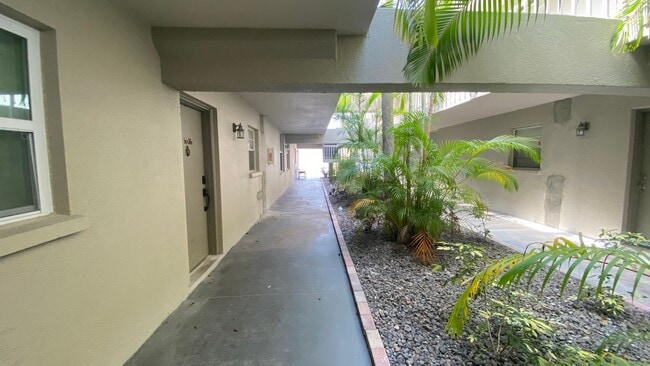 Building Photo - Charming 2/2 Seasonal Rental in Sarasota – Minutes from the Beach! Private Courtyard Included!!