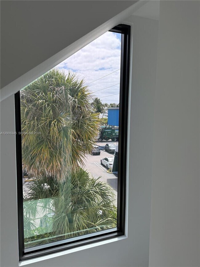 Building Photo - 3222 NE 7th St