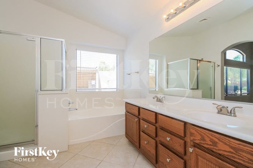 Building Photo - 98 E Clairidge Dr