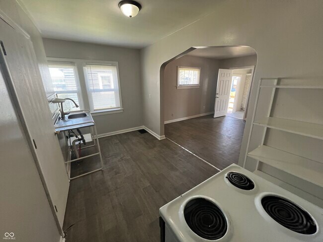 Building Photo - 320 N Sherman Dr