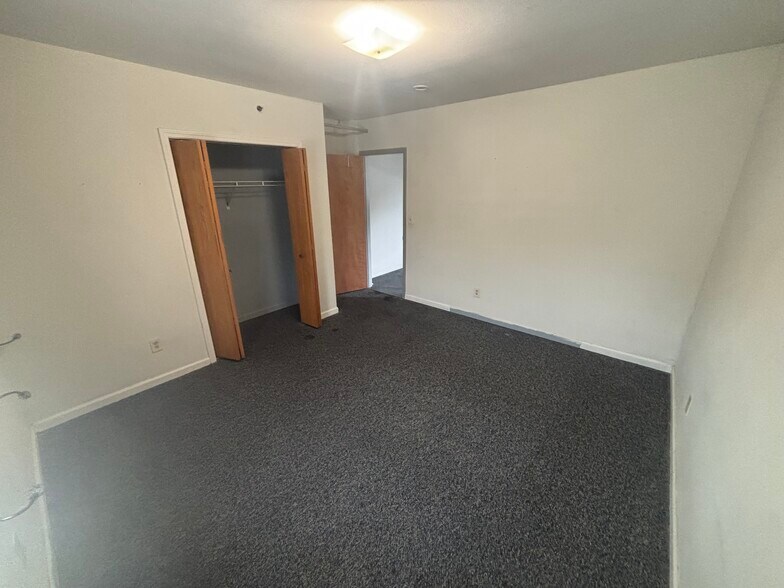 Building Photo - 2221 Brewerton Rd