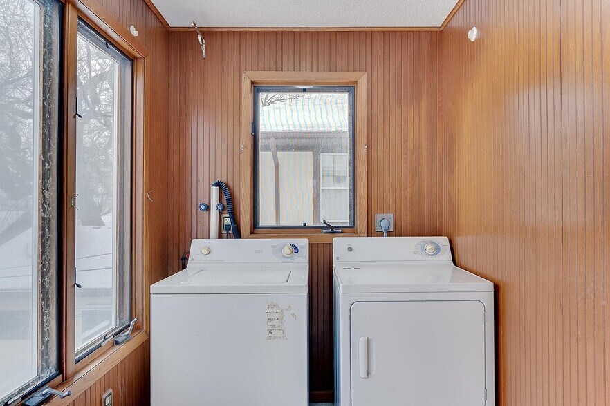 Building Photo - 233 7th Ave S